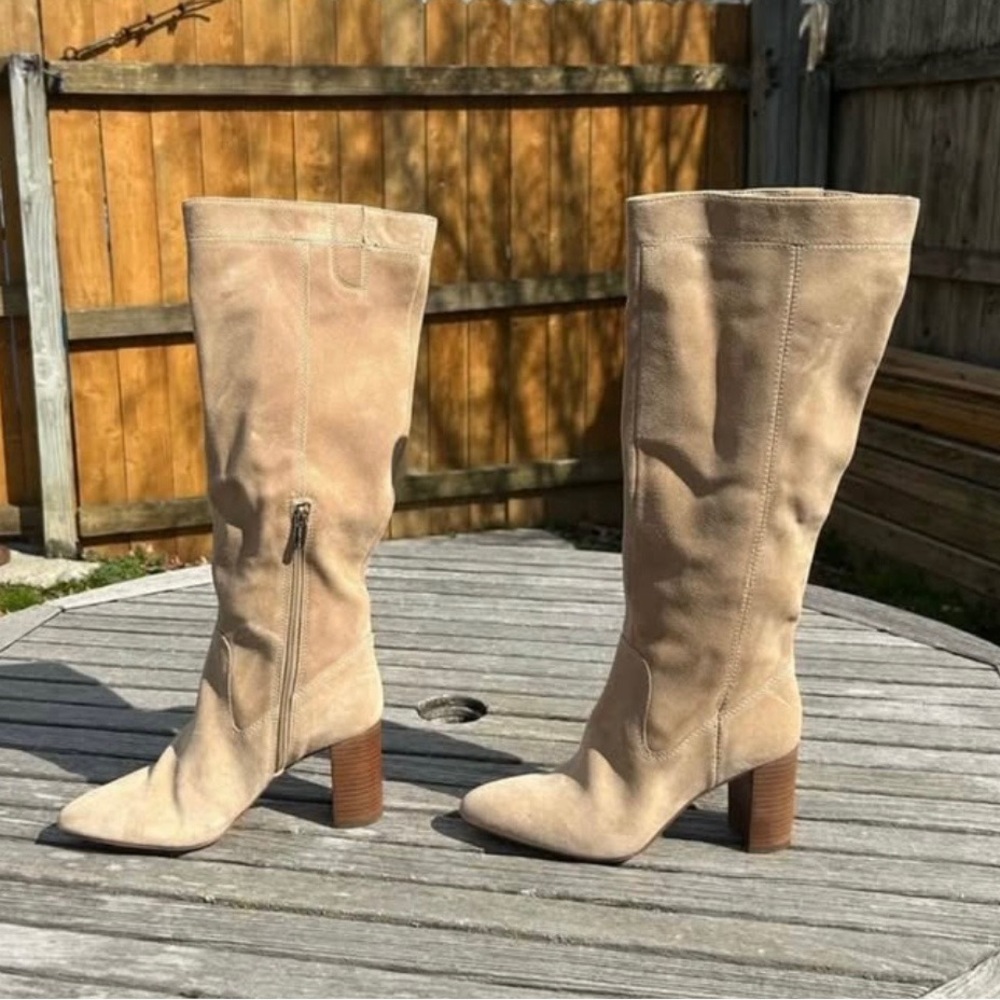 Vince Camuto Casey Knee High Boots
Womens Beige Suede Block Heel size 8.5 - Picture 4 of 4